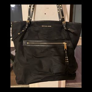 Large Michael Kors Tote with Zipper Closure